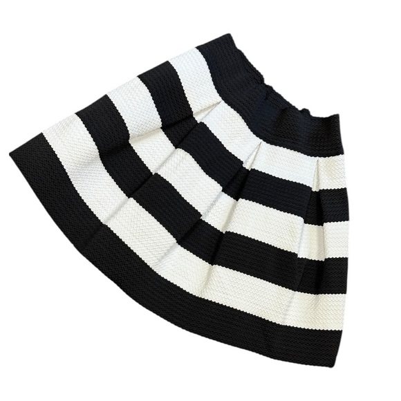 Flared Scuba Pleated Y2K Mod Retro Playful Edgy Striped Textured Skirt - Picture 7 of 10